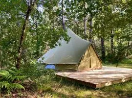 Camping la Kahute - Tente tipi au coeur de la fôret