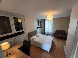 Charmante Briarde simple et de bon goût, avec Terrasse et Jardin - 4 à10 personnes