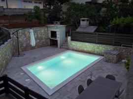 LUXURY Apartment IMOTA,with private pool,big Free Parking,Car EVcharger, hotel em Imotski