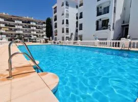 Beautiful Beachfront 2 BR Apt I Parking I 30 m to Beach I Swimming Pool I Walk to Duquesa I Close to Golf, I Fast Wifi