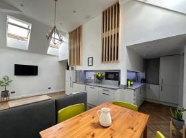 The garden house, separate entrance, free parking โรงแรมในมิทแชม