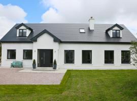 Luxury 6 Bedroom Spiddal Villa, Jacuzzi, Balcony