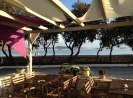 Almira Suites - Seafront - Naousa Paros，納烏薩的精品飯店