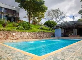 Lujosa finca en La Cumbre, Piscina, jacuzzi, WiFi, 5BR