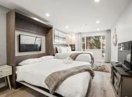 Ski In & Out, Heart of Upper Village, Pool & Hot Tub