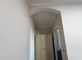 Hotel Cesma kasines, hotel v destinaci Bradashesh