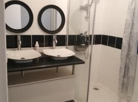 Loue appartement spacieux et familiale à marignane, La Galagoviere, 8 rue de Wolfsburg, ξενοδοχείο σε Saint-Victoret