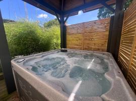 LoveRoom avec SPA privatif Plélo, hôtel à Plélo