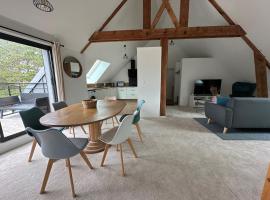 Barneville Plage appart cosy avec terrasse 150m de la mer, hotel in Barneville-Carteret