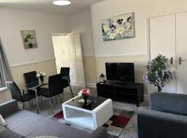 Zinoc Delight, free parking, at City centre, close to the sea & lovely places
