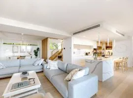 The Hamptons Lake House - Noosa Heads Luxury House