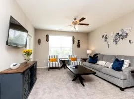 Travelers Oasis Modern 2BR Apartment Near Bridge Street and Orion Amphitheater