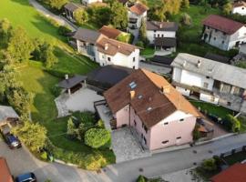 House Maharac With 3 Apartments Till 18 Persons