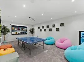 Stylish Abode in Leeds - Games Room - Parking