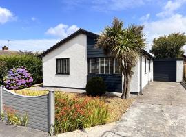Stylish Coastal 2 Bedroom Bungalow, bungalow en Holyhead