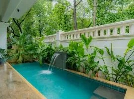 ELIVAAS 4 plus 1 BHK with Pvt pool - Amado Villa Shai