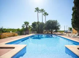 Villa con piscina y barbacoa para 13 personas cerca del metro