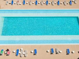 Waves & Whispers Apartments - acces gratuit piscina, hotel in Olimp