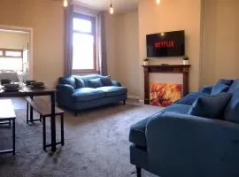 3DB, 4 Rooms, Sleeps 8, Swansea, Smart Tv's In Every Room