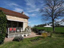 Vrijstaand huis in Thil sur Arroux met jacuzzi, hotel s vířivkou v destinaci Thil-sur-Arroux