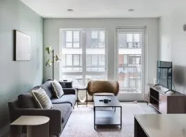 Blueground Kirkland gym lounge balcony ac SEA-758