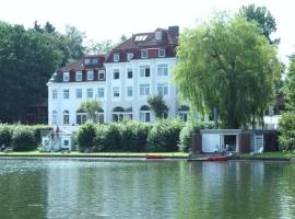 See Schlosshotel am Kellersee, ξενοδοχείο στο Οϊτίν