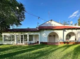 Chalet zona Norte con salida al lago "Casa Lila"、フェデラシオンのシャレー