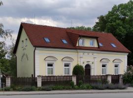 Zámecká pošta penzion, hotel v destinaci Neznašov
