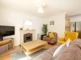 STYLISH & MODERN 6-Bed City Townhouse w/Parking