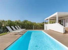 Villa Angelina con piscina e giardino privato a pochi passi dalla Spiaggia di Campus