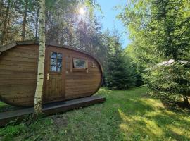 Privaatne puhkemajake koos saunamajaga, strandhotel in Metsakivi