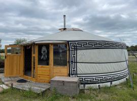 Luxe Yurt, готель у місті Каудекерке
