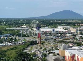 Tranquil Tavern at Azure North, alojamiento con cocina en San Fernando