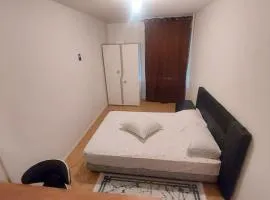 Chambre privée dans un appartement en collocation