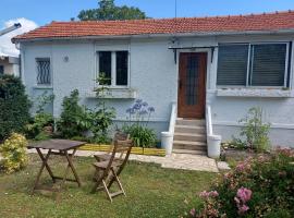 Maison d'hôtes de charme indépendante proche RER B, hotel in Aulnay-sous-Bois