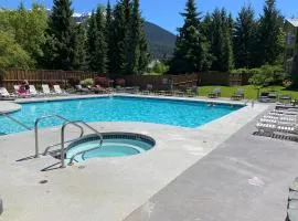 Cascade Lodge suite WIFI 2 hot tubs pool gym sauna bike and ski storage room