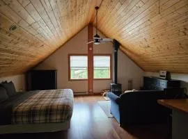 Carriage House - 2 suites- HIKE & REST - EV plug