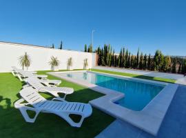 Apartamentos AL PASO DE TOLEDO, Puy du Fou a 10km, Hotel in Burguillos de Toledo