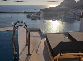 Almyra Boutique Suites with Private Pool -Finiki, готель у місті Foiníkion