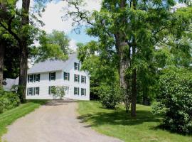 The Dutton Farmhouse, hotel v destinaci Dummerston Center
