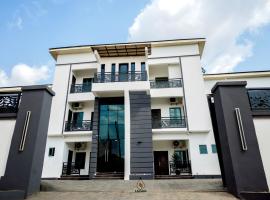 Lavani Apartment, hotel con piscina a Benin City