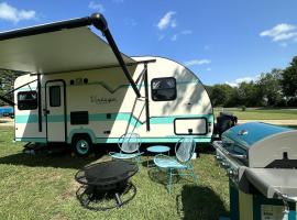 Blue Diamond RV at Diamond Glamping, hotel em Murfreesboro