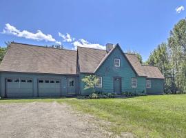 4 Mi to Sugarbush Resort Waitsfield Retreat, hotel with hot tubs in Waitsfield