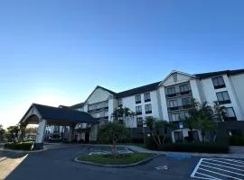 Red Roof PLUS Fort Myers、フォートマイヤーズにあるサウスウエスト・フロリダ国際空港 - RSWの周辺ホテル