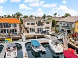 Luxury Waterfront Home in the Heart of the Harbor, hotel en Huntington Beach