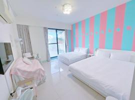 SUIIAN inn 隨緣民宿 國旅卡 特大床, hotel em Hengchun Old Town