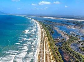 Cómodo apartamento de 2 habitaciones a orillas del mar, en Costa Azul, Margarita, hotel in Porlamar