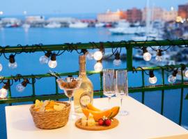 La Finestra Sul Mare Central Apartment Vista mare - Case Vacanze Anzio, хотел в Анцио