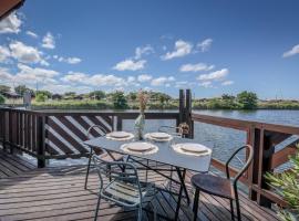 L'Ostra - Maison sur l'eau proche Arcachon, hotel in Gujan-Mestras
