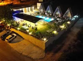 Bu Bungalow Hotel、デムレのバンガロー